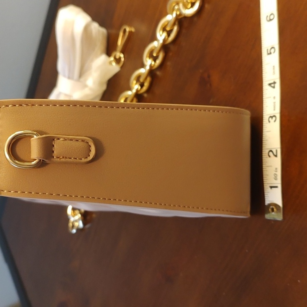 Elegant Tan Women's Bag with Gold Chain - Picture 4 of 5